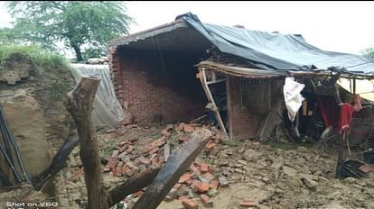 woman died after being buried under debris of falling wall of her house in Mainpuri