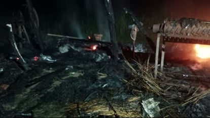 Fire broke out in two residential shanties in Paharpur village of Mau, loss of lakhs