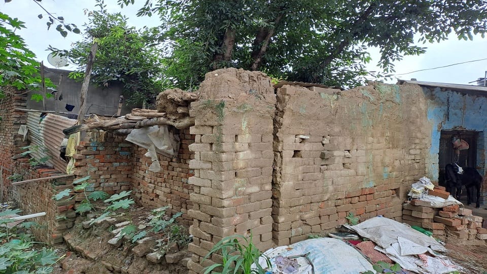 Cheating in name of Prime Minister residence Greed of his house to the poor