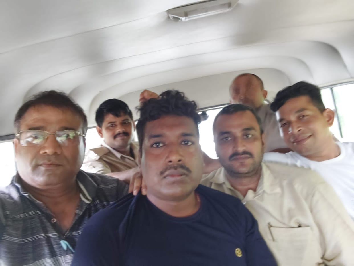 Bihar News: SHO arrested while taking bribe in Aurangabad, kidnapping case, Bihar Police, Vigilance team