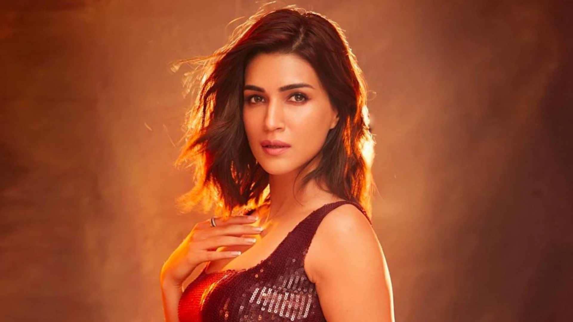 Will Kriti Sanon become a director after successful actress producer know The Crew star brilliant answer