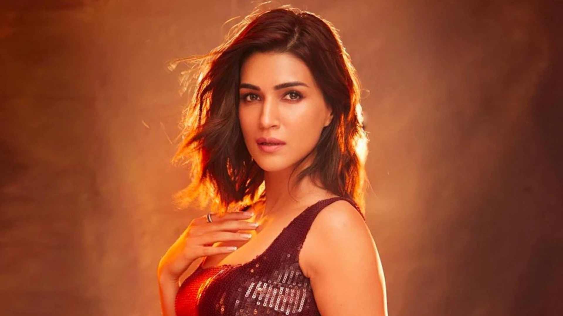 Will Kriti Sanon become a director after successful actress producer know The Crew star brilliant answer