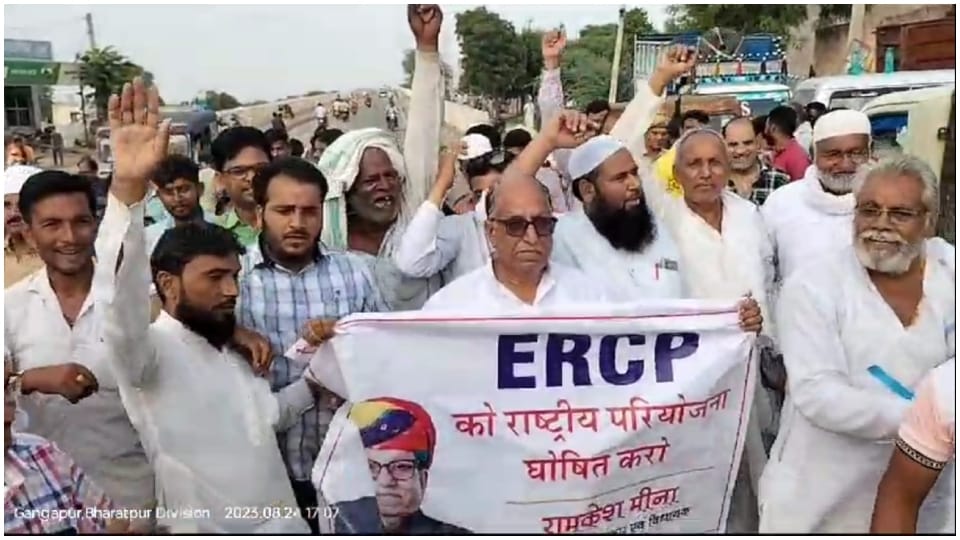 Congress MLA Ramkesh Meena and workers showed black flags to Union Minister Gajendra Singh Shekhawat