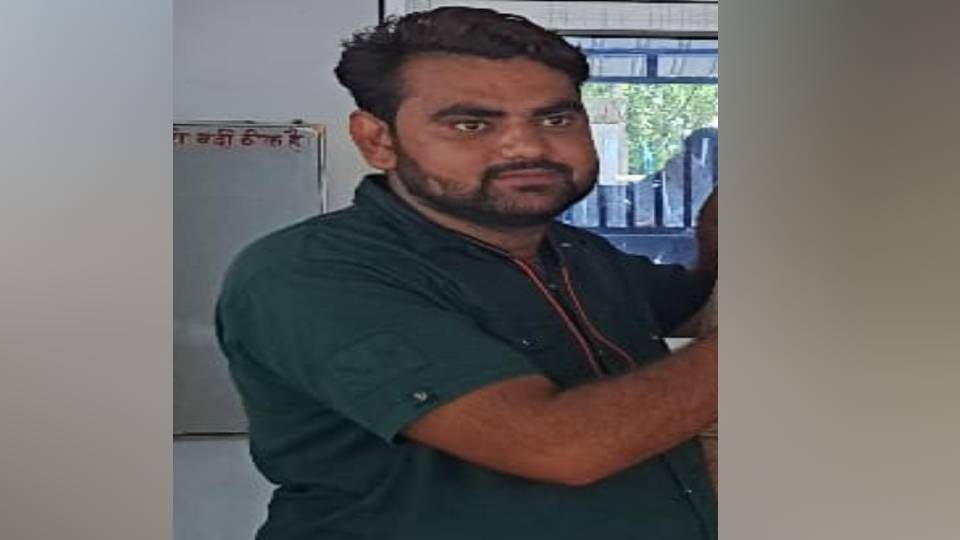 young man drowned after Scorpio fell into canal In Firozabad police engaged in search