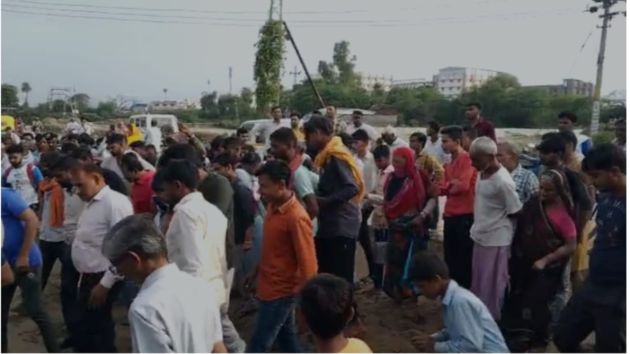 Bharatpur Dead body of an elderly person was found lying in a pit filled with water FSL team investigation