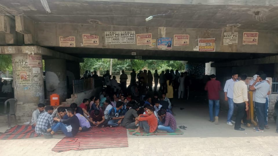 Family of patient burnt alive in fire in Hospital in Hisar protested against Doctor