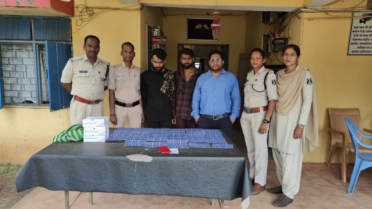 police arrested two youths who were selling drugs near school in Jagdalpur