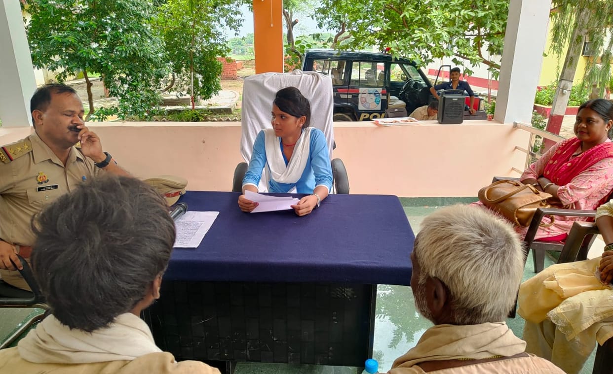 Girl students became police officers under Mission Shakti Abhiyan, quick action and heard the problems of the