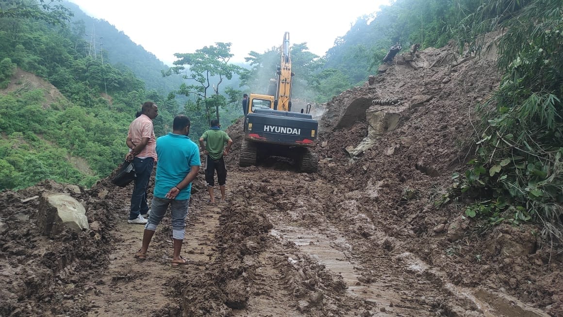 Uttarakhand Weather Kotdwar Pauri National highway could not open even on third day Due to landslide