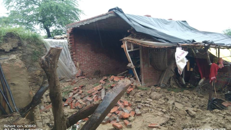 woman died after being buried under debris of falling wall of her house in Mainpuri