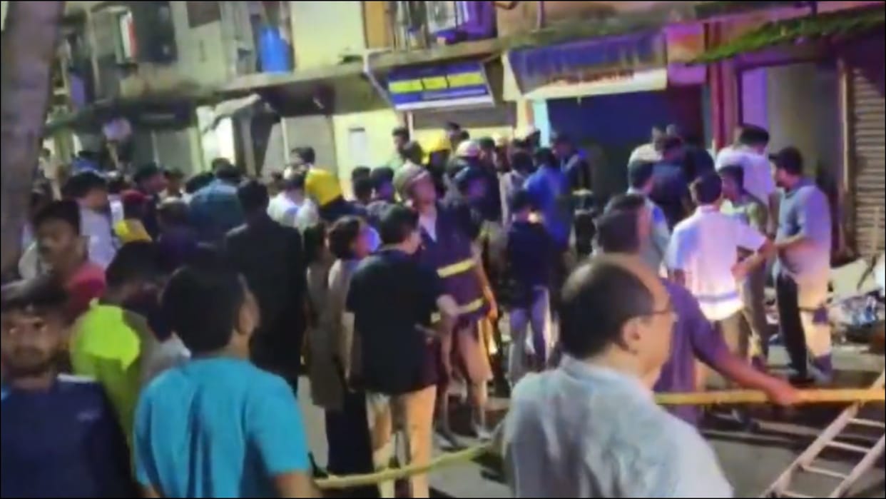 ceiling slab collapse in Nerul society of Navi Mumbai Maharashtra News Updates
