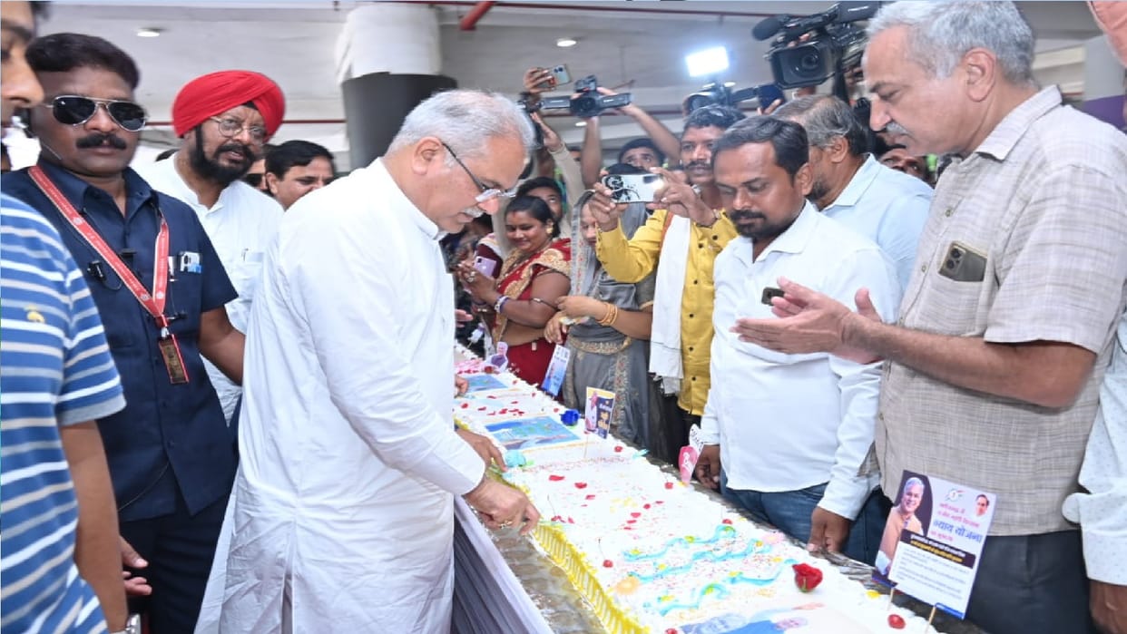 CM Bhupesh cut 150 feet long cake on his birthday: Government's plans engraved on cake