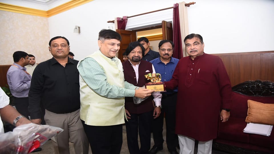 delegation of National Chamber of Industries and Commerce met Union Minister Nitin Gadkari