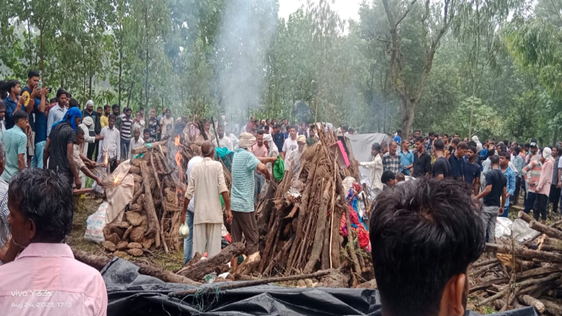 Saharanpur Accident: Nine dead bodies have cremated in one time in a village, stoves is not in houses