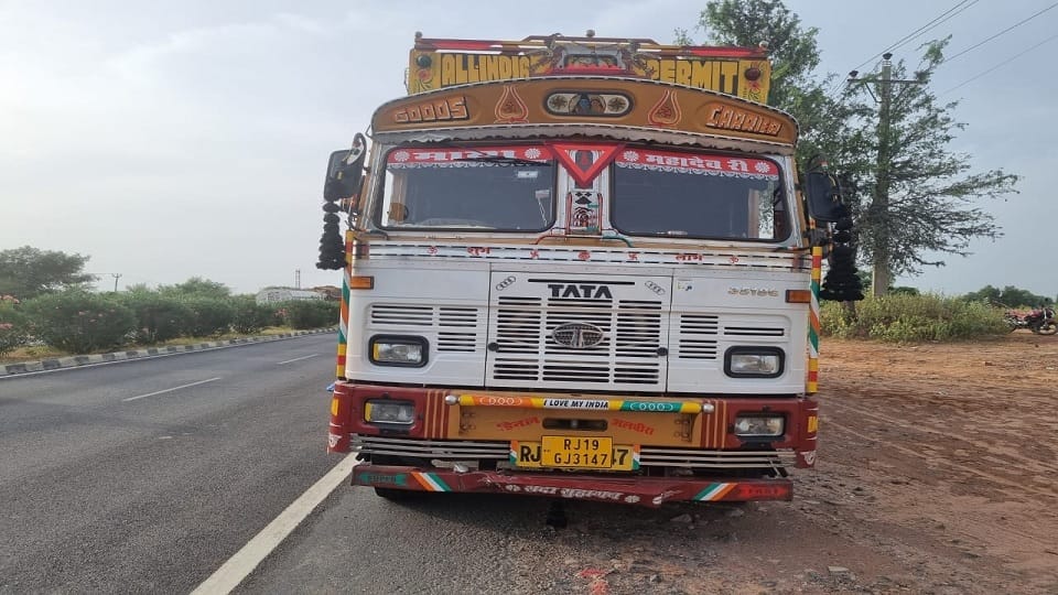 Big road accident in Bhiwani, Truck crushed bike rider mother, daughter and dohti, bike driver son serious