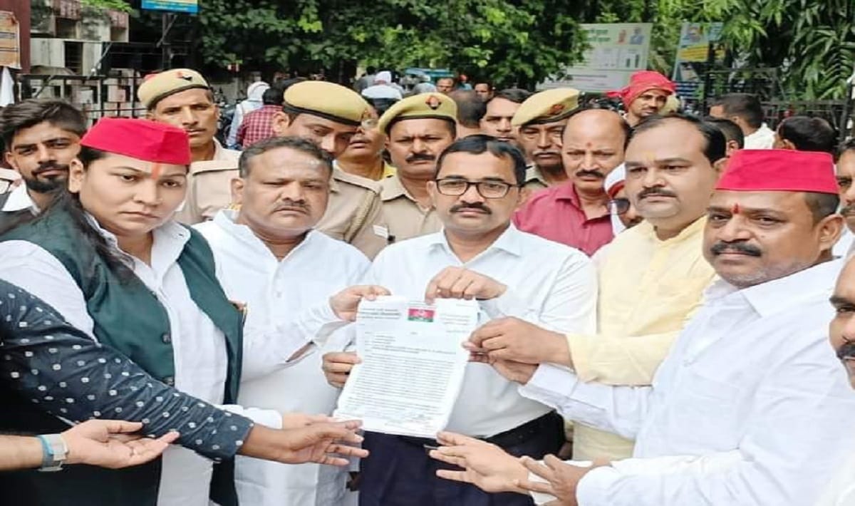 UP Politics Uproar over Om prakash Rajbhar statement on Akhilesh Yadav Samajwadi party workers