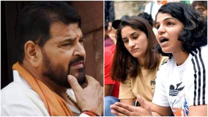 भारतीय कुश्ती संघ के पूर्व अध्यक्ष बृजभूषण शरण सिंह और विनेश फोगाट के साथ साक्षी मलिक