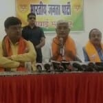 प्रेस वार्ता करते केंद्रीय जल शक्ति मंत्री गजेंद्र सिंह शेखावत
