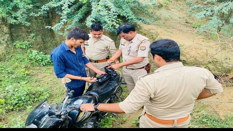 रिमांड में खुला राज: गैंगस्टर अलोक यादव से बरामद हुई लूट की बाइक, दर्ज हुए दो और मुकदमे