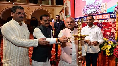 MP News: भाजपा ने नवमतदाता अभियान में 600 युवाओं को दिलाई सदस्यता, तोमर बोले- कांग्रेस हमारी मॉनीटरिंग ना करे MP News: BJP gave membership to 600 youths in new voter campaign, Tomar said - Congress should not monitor us