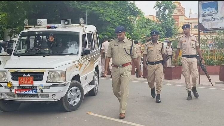 Religious tourist place of baudh dharm bodhgaya bihar news, firing in mahabodhi temple, policeman died