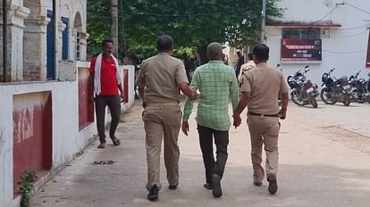 एनकाउंटर के डर से कोतवाली पहुंचा बंजारा: पुलिस को चकमा देकर कोर्ट से हुआ था फरार, तलाश में लगीं थीं चार टीमें Banjara reached Kotwali due to fear of encounter, he escaped from the court by dodging the police, teams were