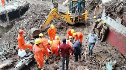 Shimla Landslide: शिमला के समरहिल में मिले तीन और शव, 20 हुई मृतकों की संख्या, सर्च ऑपरेशन खत्म Shimla Landslide News: One More Body Recovered From Debris Of Shiv Temple In Shimla Death Toll Reaches 18