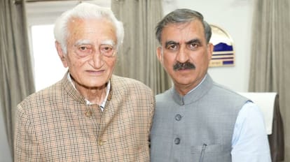 Himachal Pardesh Former DGP Ratiram Verma gave Pension in Aapda Raahat Kosh 2023