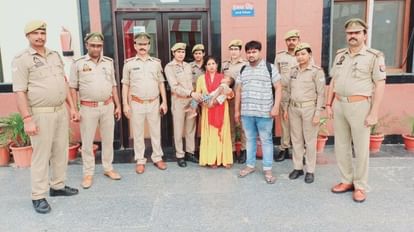 GRP found missing innocent girl from varanasi Cantt station in one hour mother said thanks police