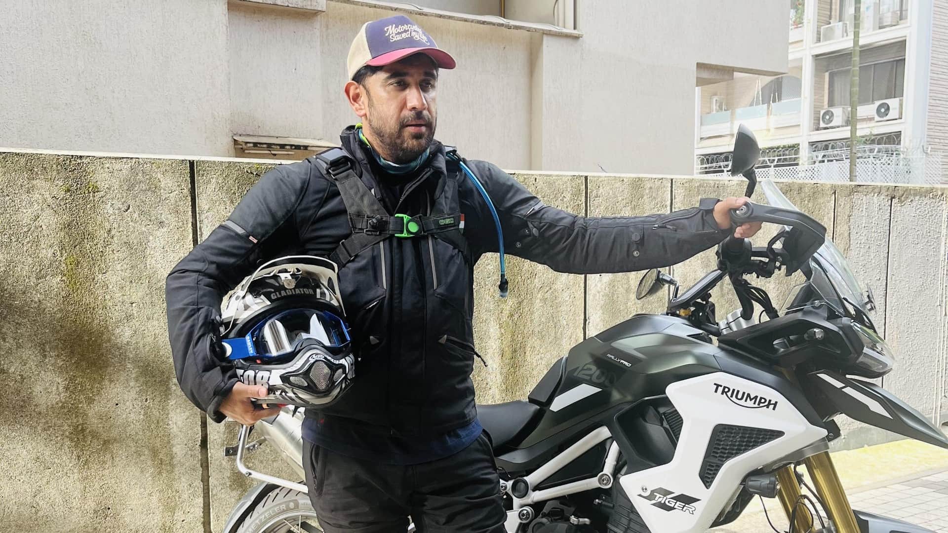 Amit Sadh left for a month long Journey of India on motorcycle trip starts from Mumbai will end in Leh Ladakh
