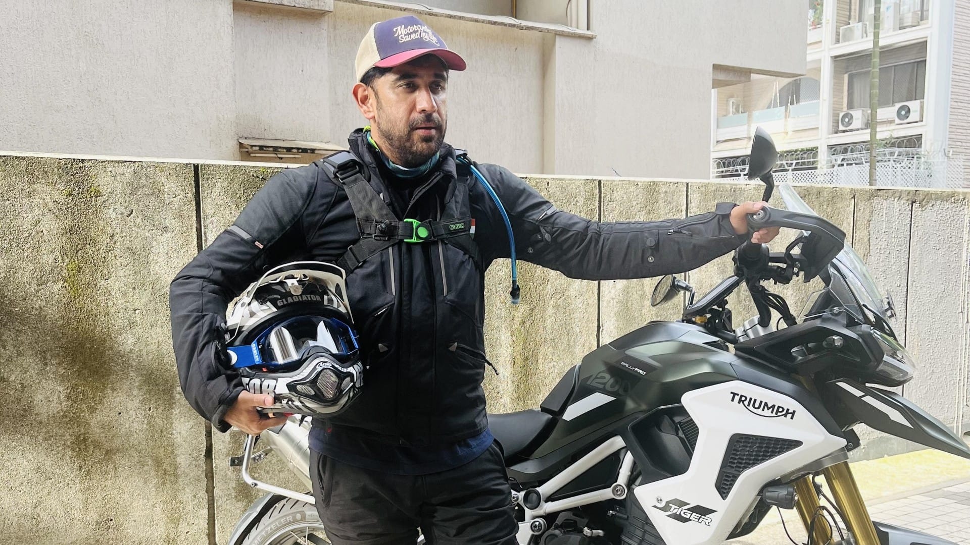Amit Sadh left for a month long Journey of India on motorcycle trip starts from Mumbai will end in Leh Ladakh
