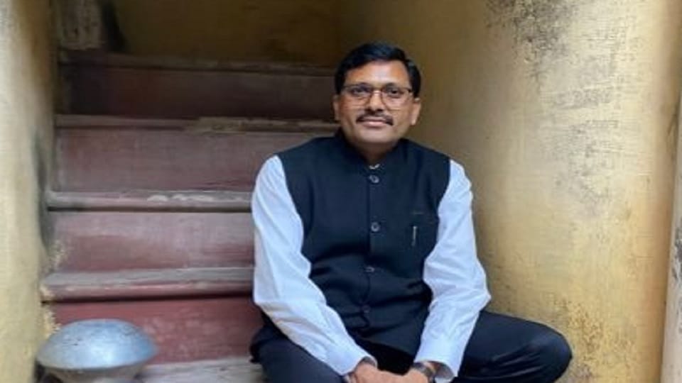 Moradabad: Salary not released to Asha workers and CHO, Divisional Commissioner withheld salary of four CMO