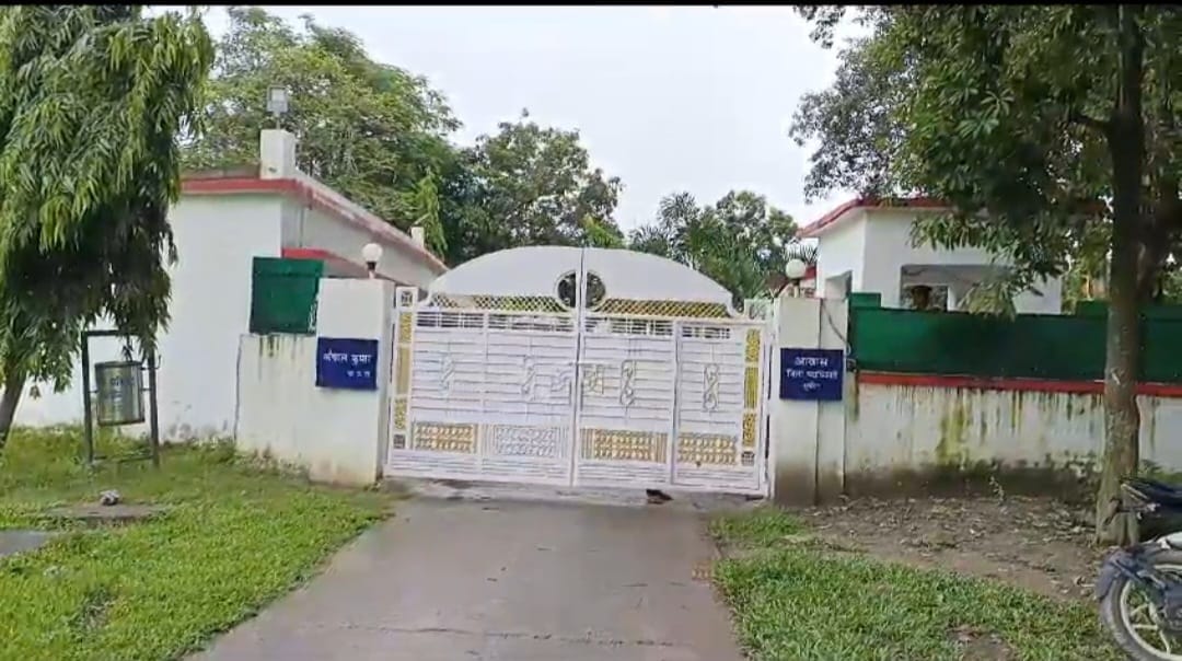 Bihar News : Theft in Supaul DM's residence, security guard's cartridges missing. Bihar Police