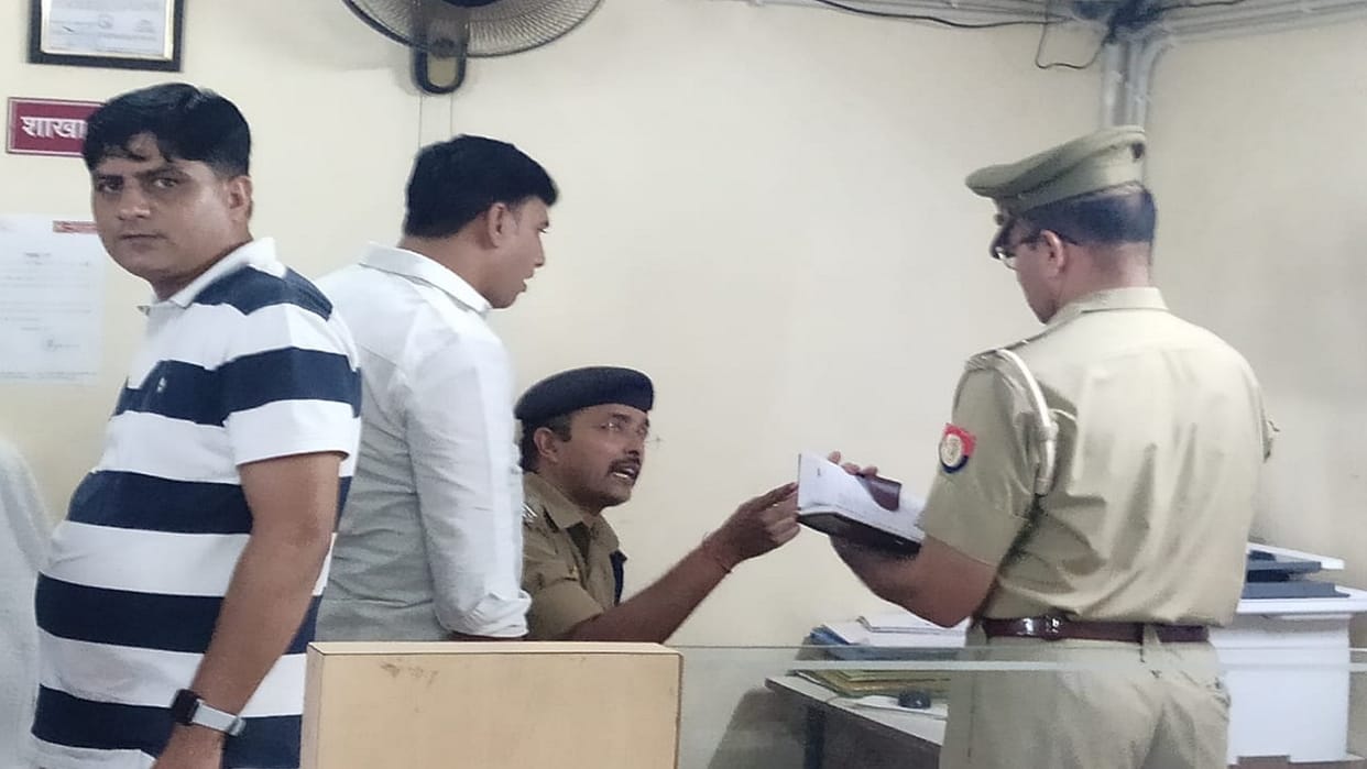 Bank theft in Hapur s Pilkhuwa guard s gun and cash machine stolen