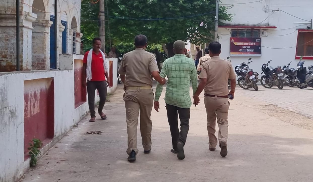 Banjara reached Kotwali due to fear of encounter, he escaped from the court by dodging the police, teams were