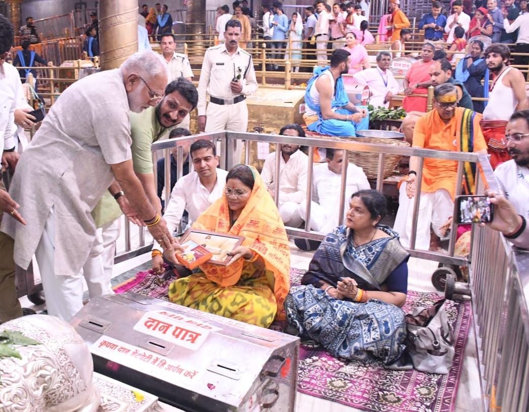 Ujjain: Union Minister Singh visited Baba Mahakal, took blessings of Baba Mahakal from Nandi Hall