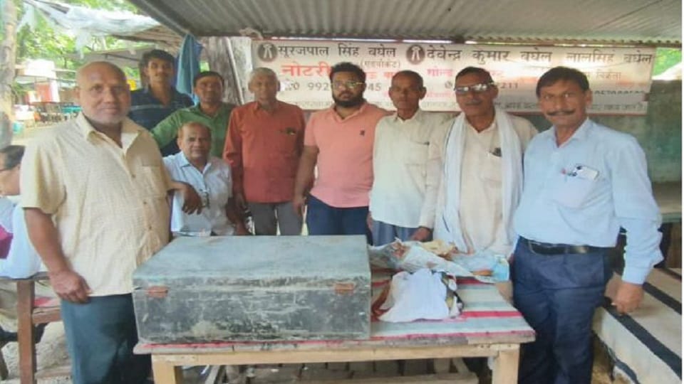 Stamp vendors put on pen strike