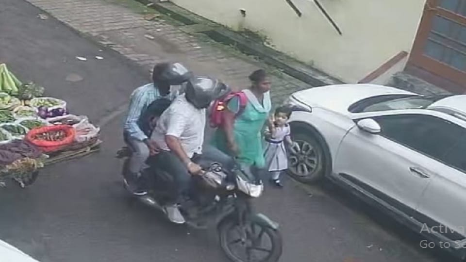 Moradabad: Daughter in law gifted gold chain  mother in law, miscreants looted and fled