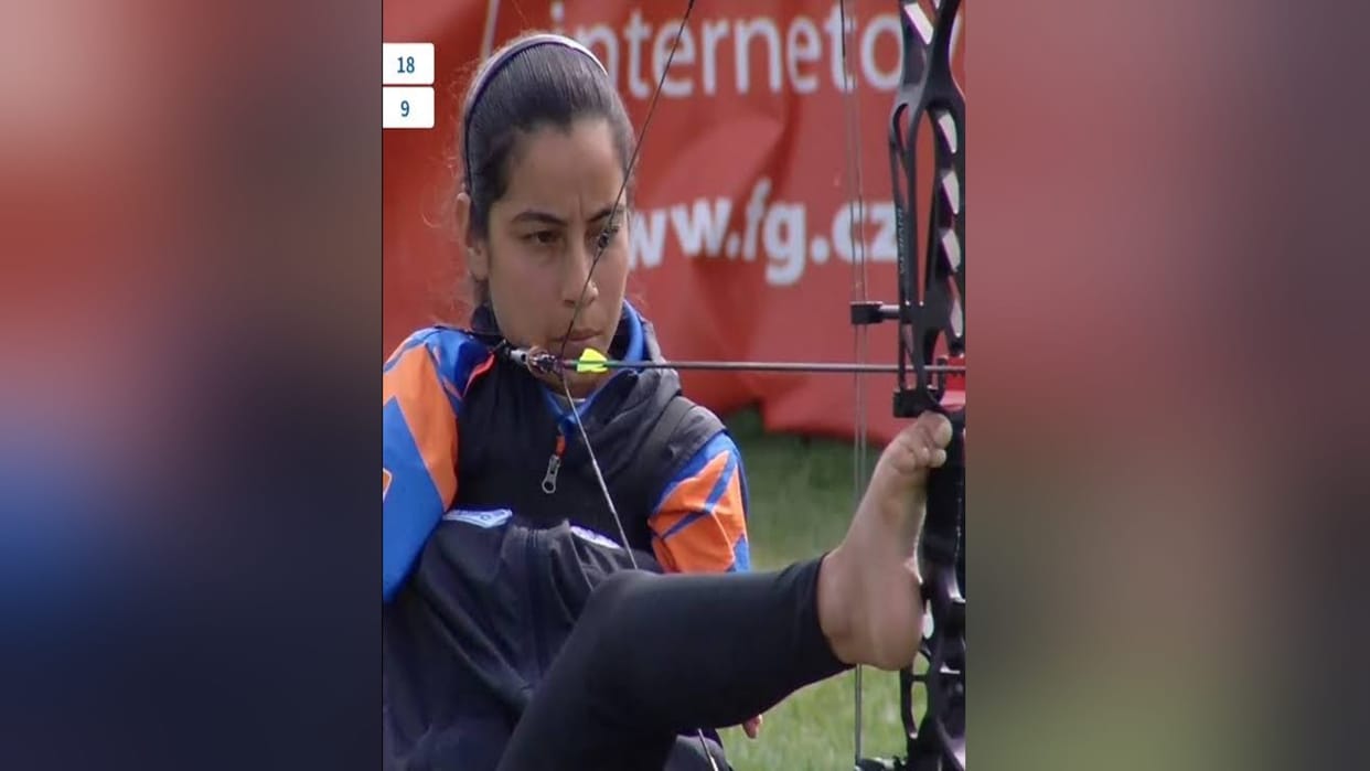 Meerut: Sheetal Devi of Jammu and Kashmir has traveled till Paralympics in archery without hands