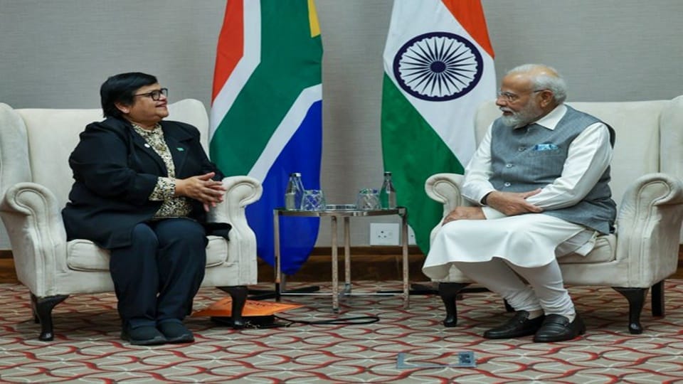 PM Modi meets prominent scientists in South Africa, exchange views on disease screening and future of energy