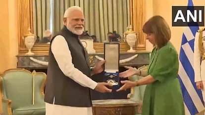 पीएम मोदी को ग्रीस की राष्ट्रपति ने किया सम्मानित।