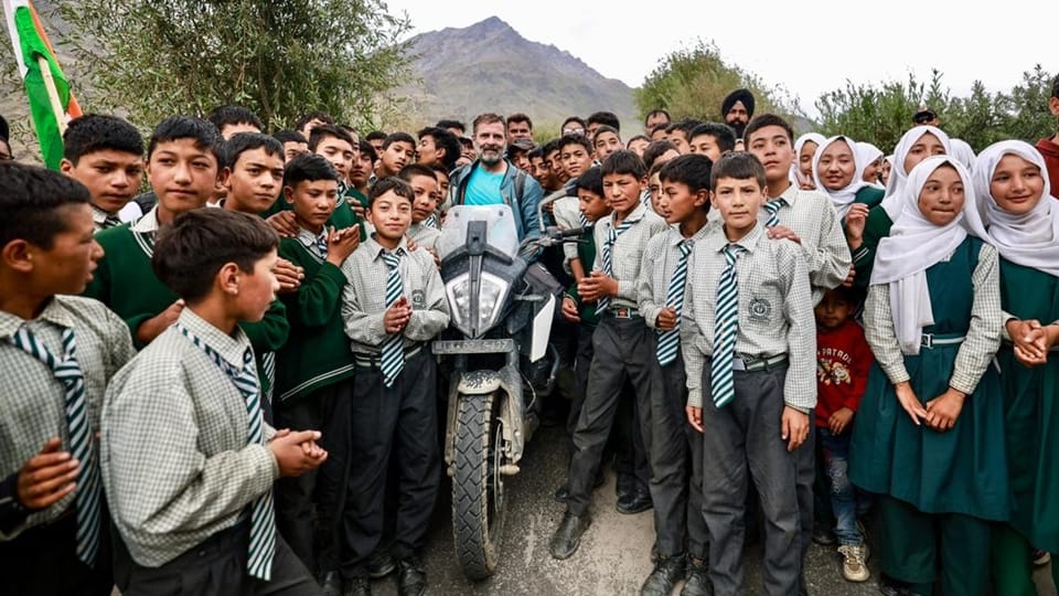 Rahul gandhi to reach sonmarg kashmir by bike Sonia Gandhi will also meet him in Srinagar on saturday
