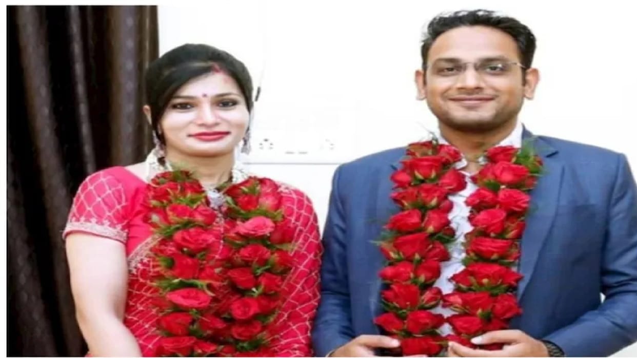 IAS-IPS Unique wedding in CG: IAS Yuvraj and IPS Monika got married in court