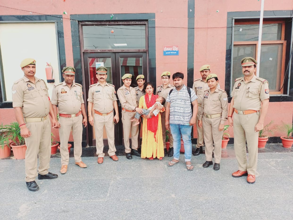 GRP found missing innocent girl from varanasi Cantt station in one hour mother said thanks police