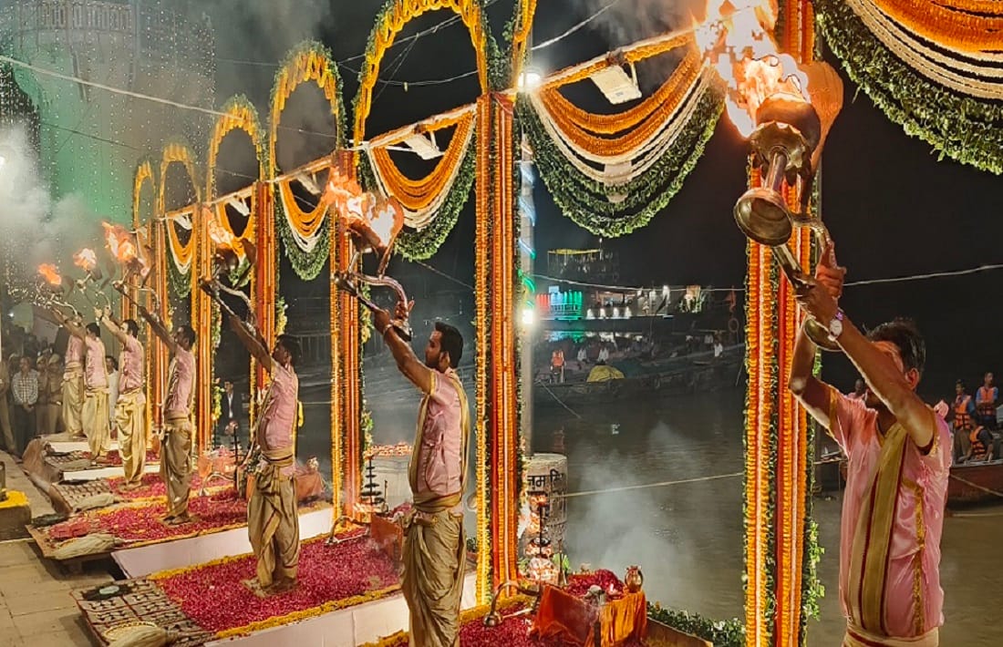 G20 Summit Delegates mesmerized by watching  Ganga Aarti in Varanasi