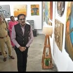 कैदियों की आर्ट प्रदर्शनी का उद्घाटन करते प्रशासक के सलाहकार धर्मपाल।