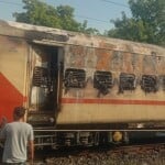 ट्रेन हादसे का एक दृश्य।