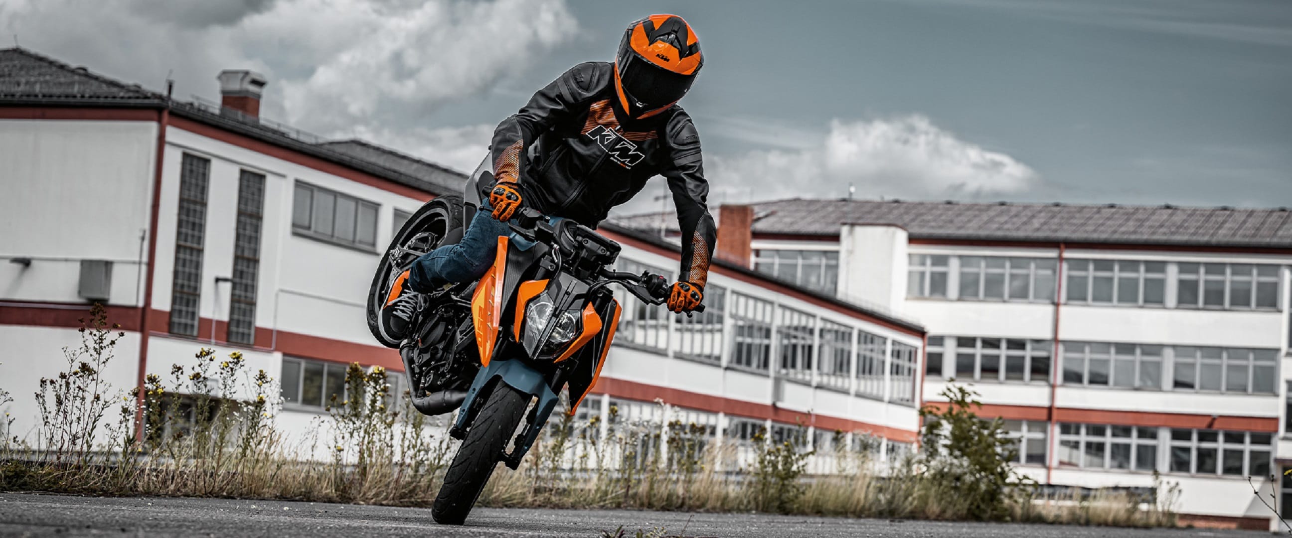 KTM Duke 250 vs Husqvarna Svartpilen 250 Comparison between Two Bikes in 250cc motorcycle segment