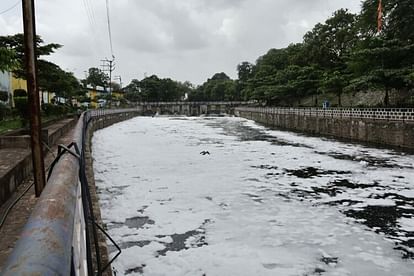 Indore News: नाले को नदी बनाने पर मिला स्मार्ट सिटी पुरस्कार, सालभर बाद फिर बह रहा गंदा पानी Smart City Award received for making drain a river, dirty water flowing again after a year