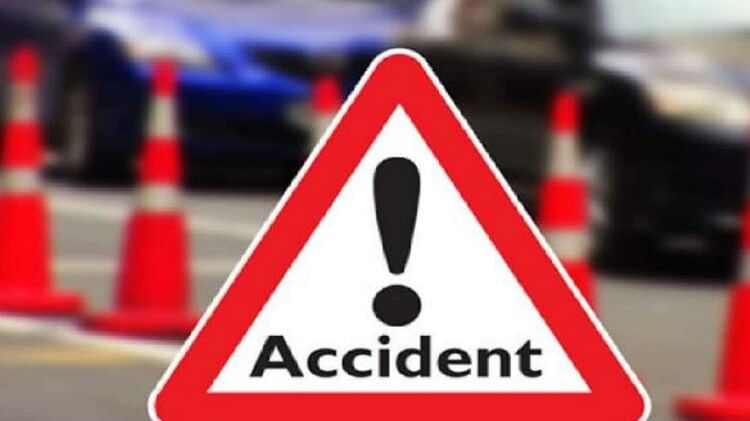 Accident: Canter collides with a truck parked on the roadside in Kharkhoda, two dead, one injured